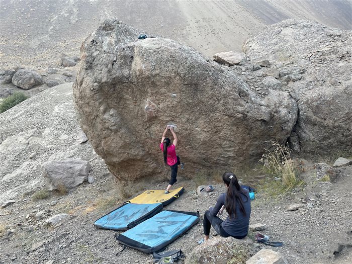 bouldering in Keshar