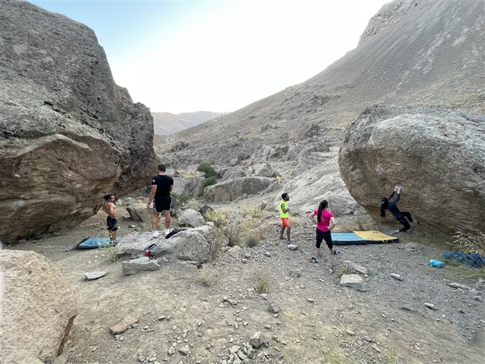 Rock climbing in Keshar-e Sofla zone