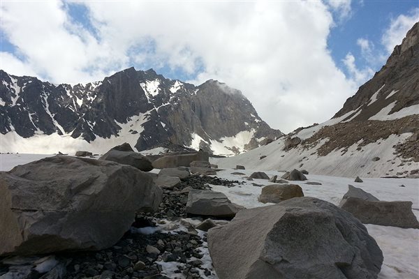 دیواره علم کوه